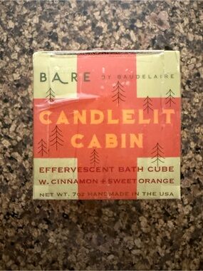 Candlelit Cabin Effervescent Bath Cube - Cinnamon & Sweet Orange- Baudelaire